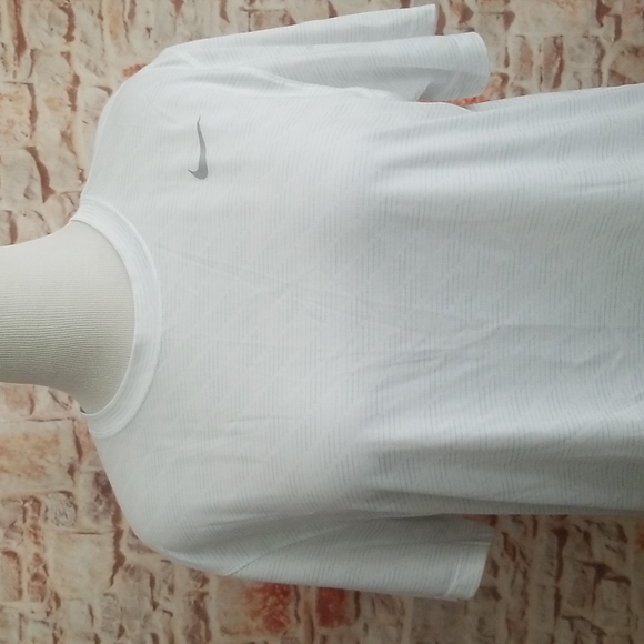 Nike Dri-Fit T-shirt - Picture 2 of 7